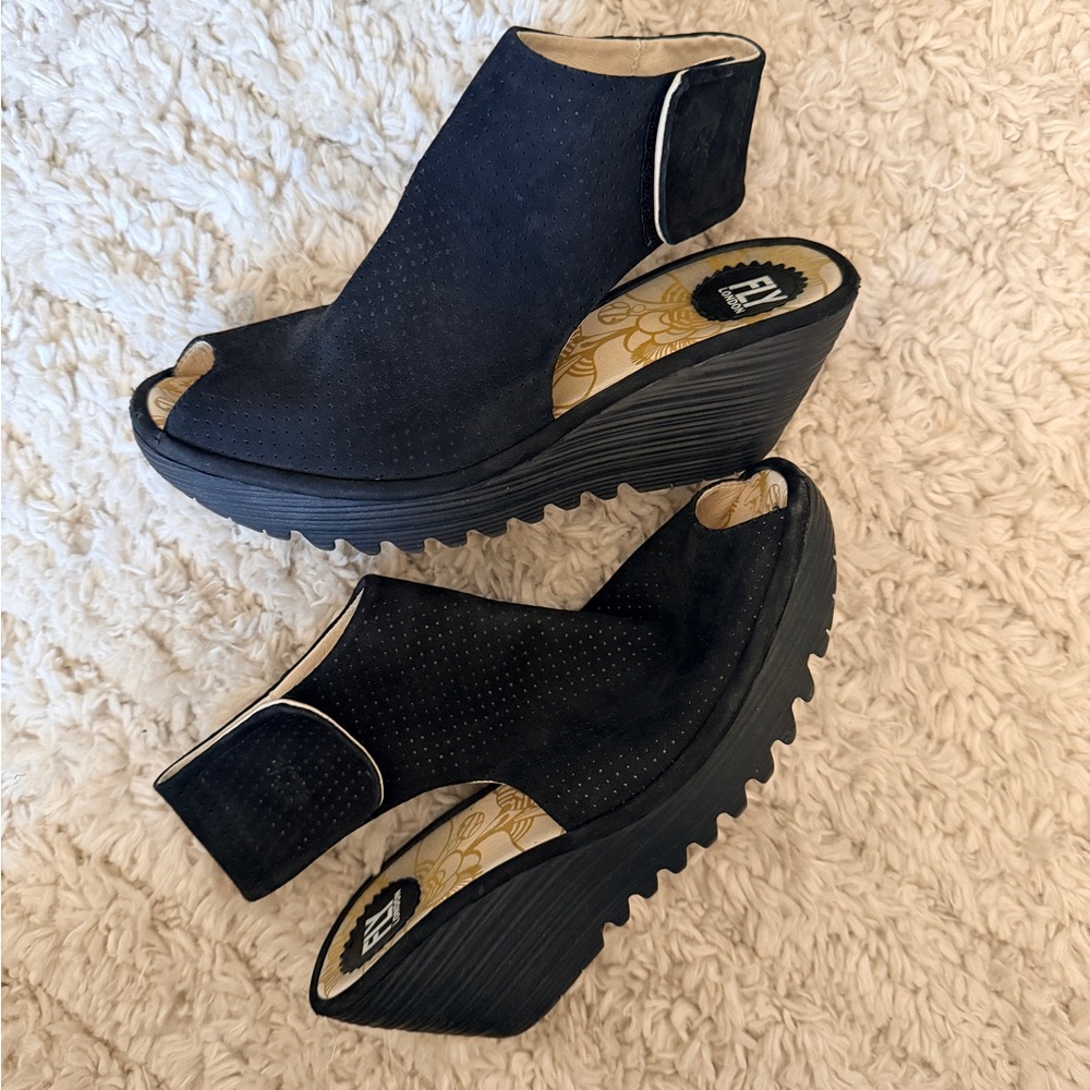 Fly London Womens Yone Sandal Size 40 10 Black Suede Wedge Platform Comfy Shoe